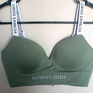 Victoria Secrets t-shirt sports bra